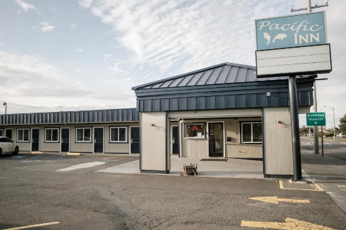 Pacific Inn image 11